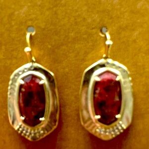 Kendra Scott Anna gold plated Brass and maroon small drop earrings